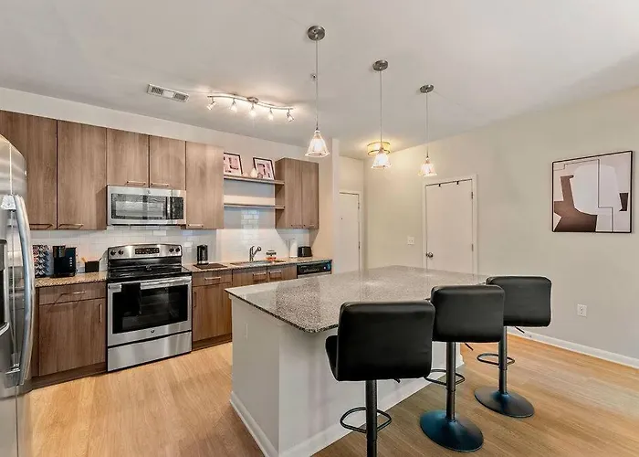 East Atlanta Retreat Haven Of Fun And Comfort!