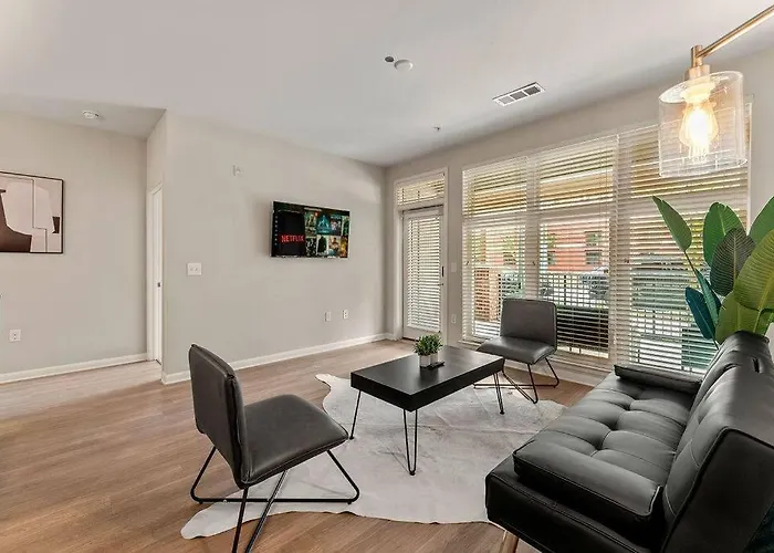 East Atlanta Retreat Haven Of Fun And Comfort!