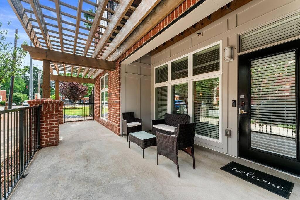 Apartment East Retreat Haven Of Fun And Comfort! *