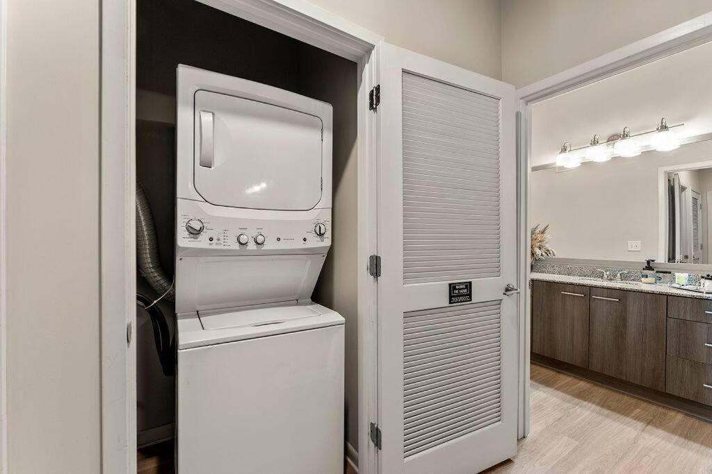 Apartment East Retreat Haven Of Fun And Comfort!