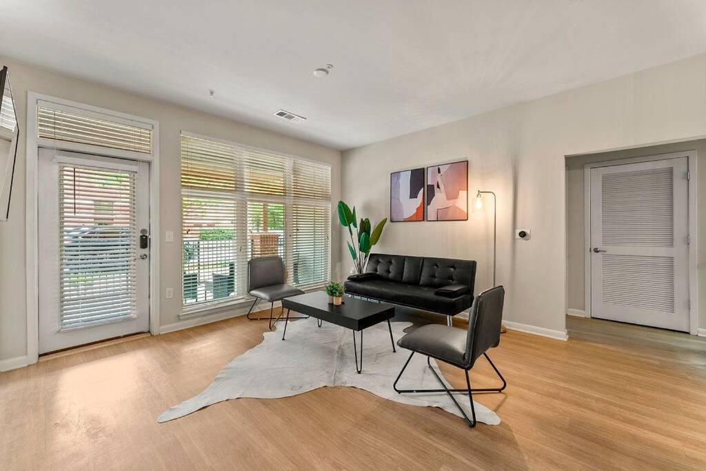 East Retreat Haven Of Fun And Comfort!